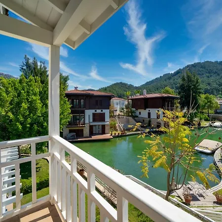 Portville Canal Side Villas 65 فيلة