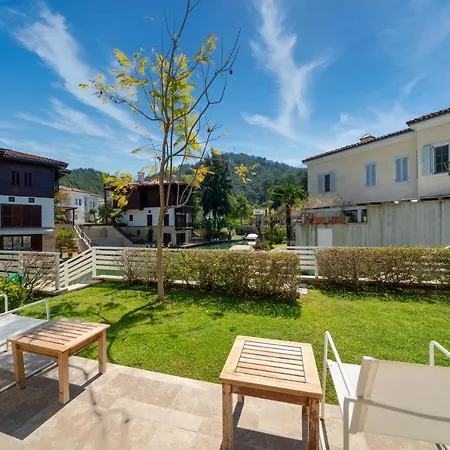 Portville Canal Side Villas 65 فيلة