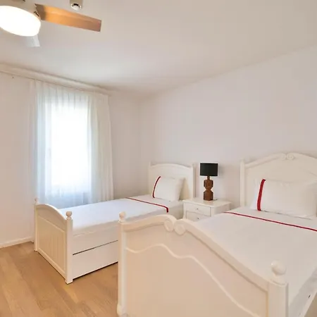 فيلة Portville Canal Side Villas 65 *