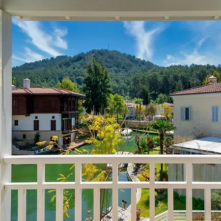 Portville Canal Side Villas 65 فيلة *