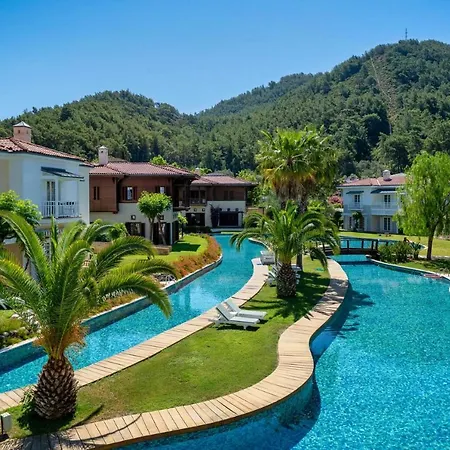 Portville Canal Side Villas 65 * غوجيك